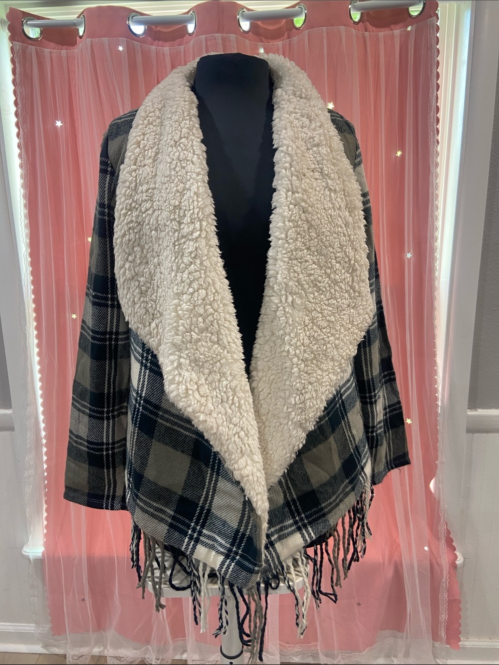 Hollister Black & Olive Plaid Sherpa-Trim Cape size S